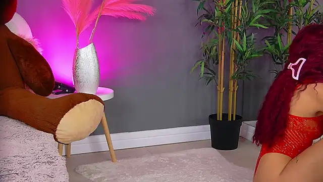 CrystalRedd online show from May 2026 05:15:01 AM