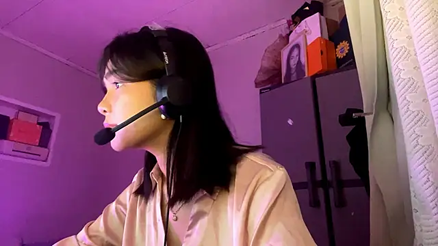 ConstancePorrini online show from February 2026 03:33:02 PM