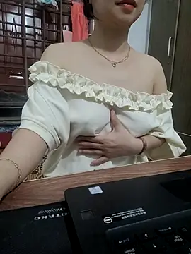 NinaKey online show from July 2026 03:38:01 PM