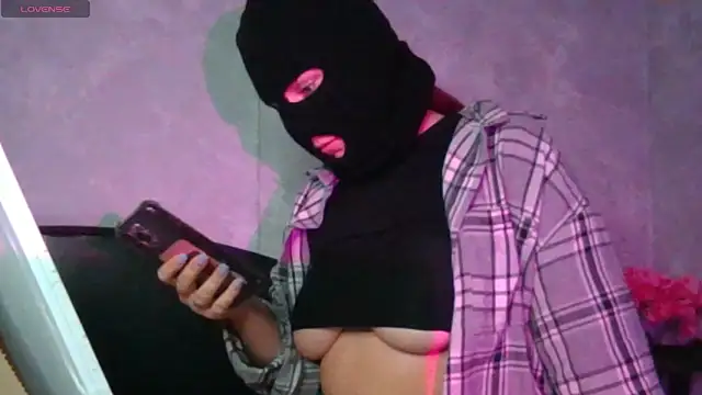 YenMoore online show from February 2026 08:19:01 AM