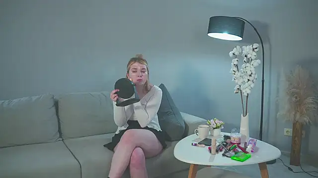 AlbaPolitte online show from February 2026 06:01:01 AM