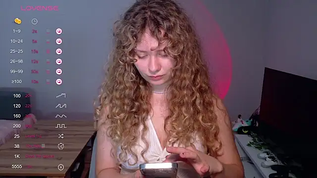 Snapshot of Milounee chatting on June 2026 07:43:02 AM Milounee online show from June 2026 07:43:02 AM