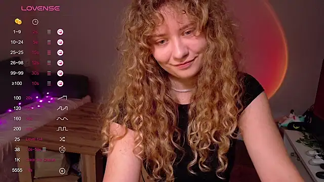 Snapshot of Milounee chatting on June 2026 08:17:01 AM Milounee online show from June 2026 08:17:01 AM
