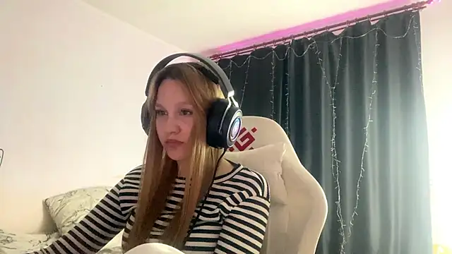 axin burnell online show from May 2026 06:34:02 PM