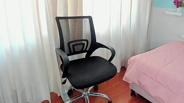 kendall hernandez online show from March 2026 02:01:01 PM