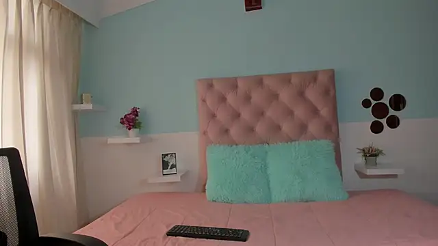 kendall hernandez online show from March 2026 01:59:02 PM