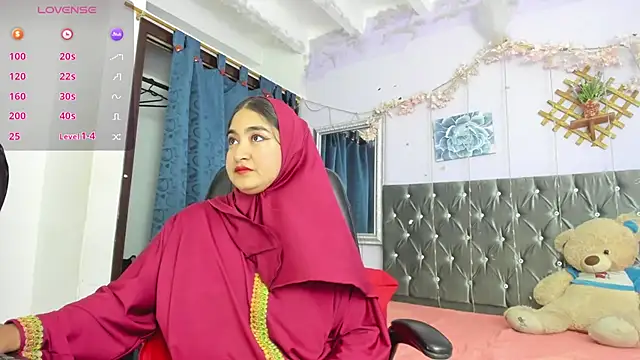Snapshot of SamiraAwada chatting on May 2026 07:11:02 PM SamiraAwada online show from May 2026 07:11:02 PM
