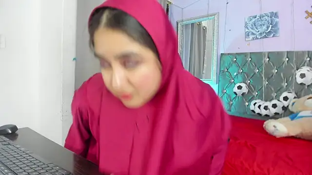 Snapshot of SamiraAwada chatting on June 2026 07:23:01 PM SamiraAwada online show from June 2026 07:23:01 PM
