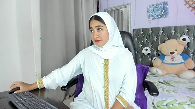 Snapshot of SamiraAwada chatting on June 2026 07:35:01 PM SamiraAwada online show from June 2026 07:35:01 PM