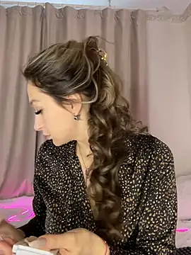 Alyxra online show from February 2026 09:02:01 AM