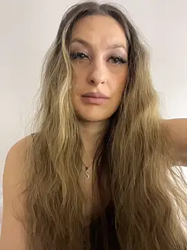 Alyxra online show from April 2026 07:04:01 AM
