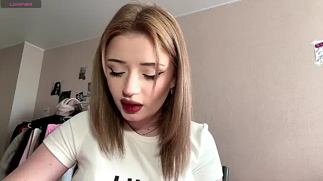 ElaraMyst online show from February 2026 10:09:01 AM