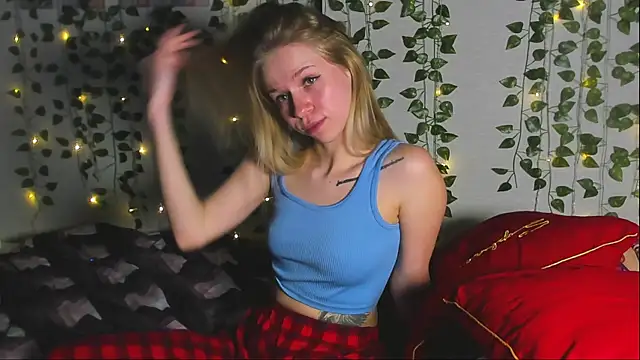 Very Cute Girl online show from February 2026 09:22:02 PM