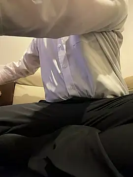 yuuuuusuke00 online show from April 2026 12:30:02 AM