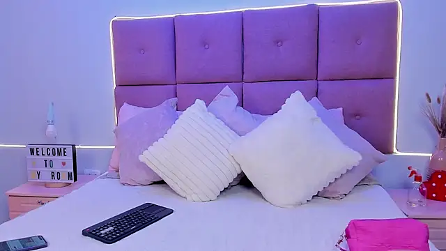 Hilaryportman online show from March 2026 08:03:01 PM