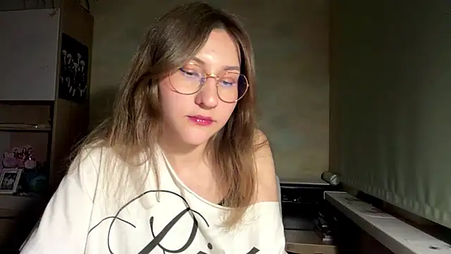 Miaaa Moon online show from May 2026 07:10:02 PM