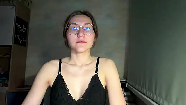 Miaaa Moon online show from June 2026 08:33:01 PM