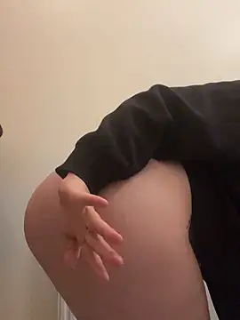 Snapshot of secretgirlll chatting on February 2026 03:54:02 PM secretgirlll online show from February 2026 03:54:02 PM