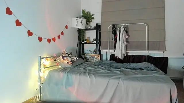 Snapshot of AuraShift chatting on March 2026 10:24:02 PM AuraShift online show from March 2026 10:24:02 PM