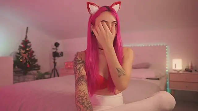 Snapshot of Sarah_Pink chatting on December 2024 05:35:02 PM Sarah Pink online show from December 2024 05:35:02 PM