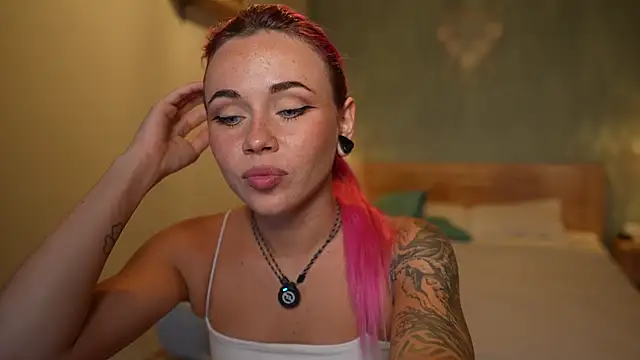 Sarah Pink online show from November 2025 12:45:02 PM