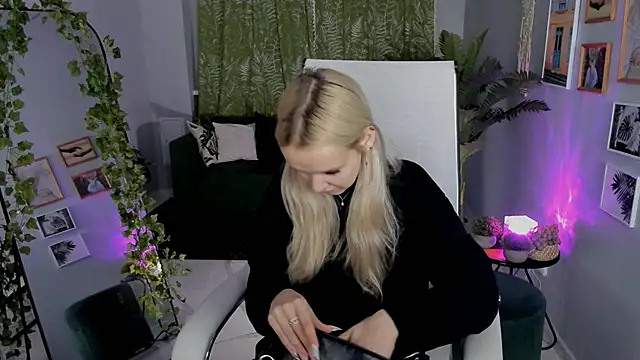 MaoqiBeverly online show from May 2026 01:27:02 PM
