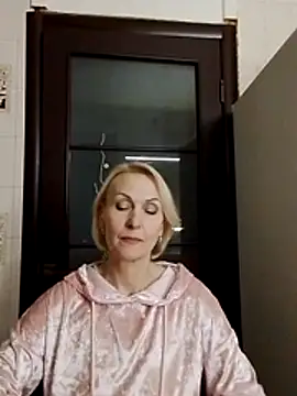 Snapshot of MichelleSolis chatting on February 2026 06:37:02 PM MichelleSolis online show from February 2026 06:37:02 PM