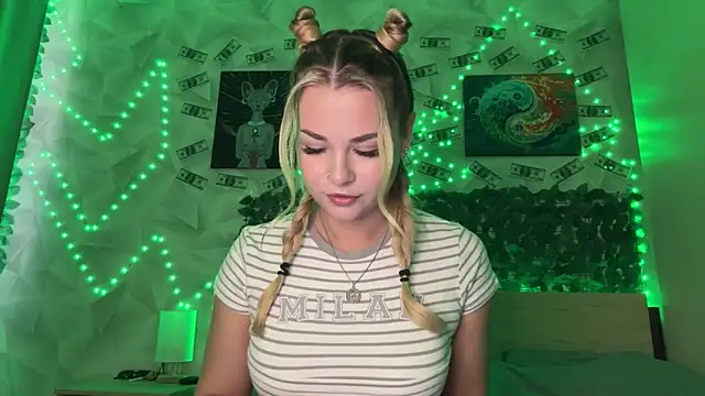 Snapshot of Karina_vibe chatting on April 2026 11:07:02 AM Karina vibe online show from April 2026 11:07:02 AM