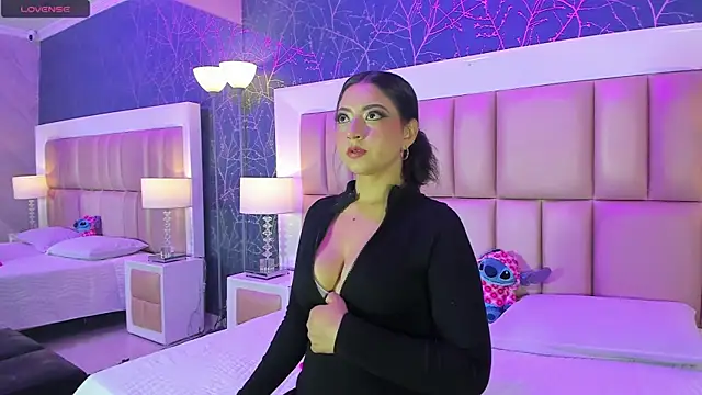 KiaraEverly online show from May 2026 06:46:02 PM