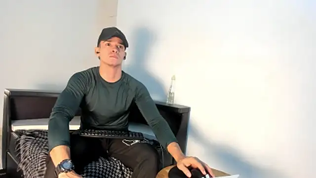 CRISTHIAN WOLF1 online show from May 2026 12:27:02 AM