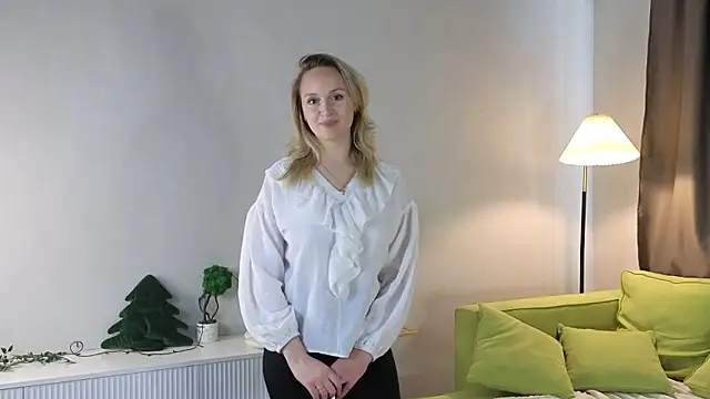 LorinaNhatsavang online show from February 2026 09:48:01 AM