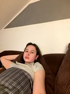 Just-Lilly online show from June 2026 09:17:01 PM