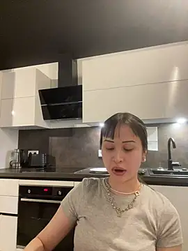 Just-Lilly online show from June 2026 04:05:01 PM