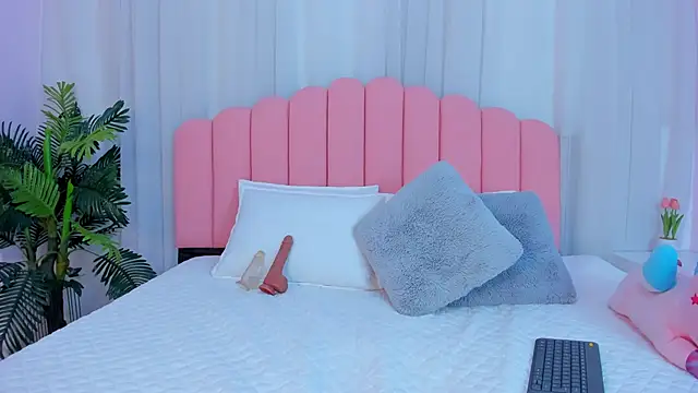 victoria lawrence  online show from February 2026 05:40:02 PM