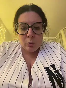 Snapshot of JasmineGlow7 chatting on March 2026 10:21:02 PM JasmineGlow7 online show from March 2026 10:21:02 PM