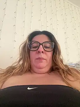 Snapshot of JasmineGlow7 chatting on April 2026 01:50:01 PM JasmineGlow7 online show from April 2026 01:50:01 PM