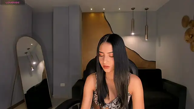 LucieMartin online show from May 2026 07:32:01 PM