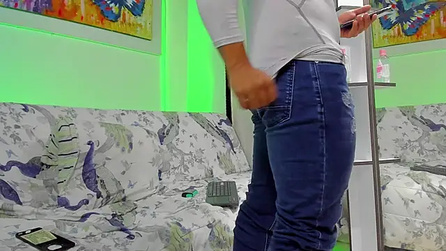 jhon nicolas online show from April 2026 08:39:01 PM