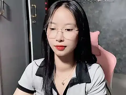 Linne6789 online show from March 2026 03:51:01 PM