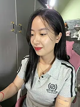 Linne6789 online show from April 2026 05:06:02 PM