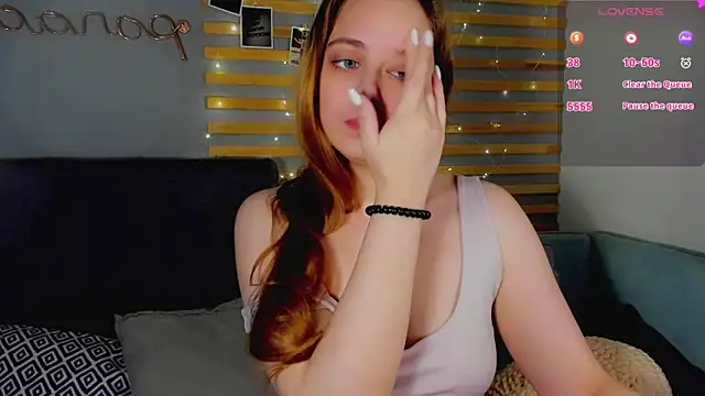 Alice Wanderr online show from March 2026 02:19:02 AM