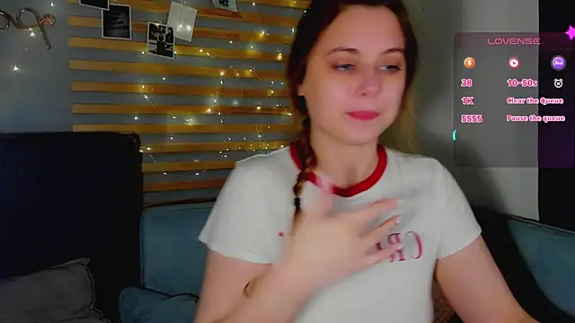 Alice Wanderr online show from March 2026 01:55:02 AM