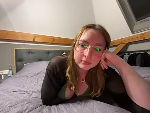 SexyBruenette online show from February 2026 06:03:01 PM