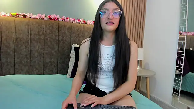 HannaWen  online show from April 2026 07:49:01 PM