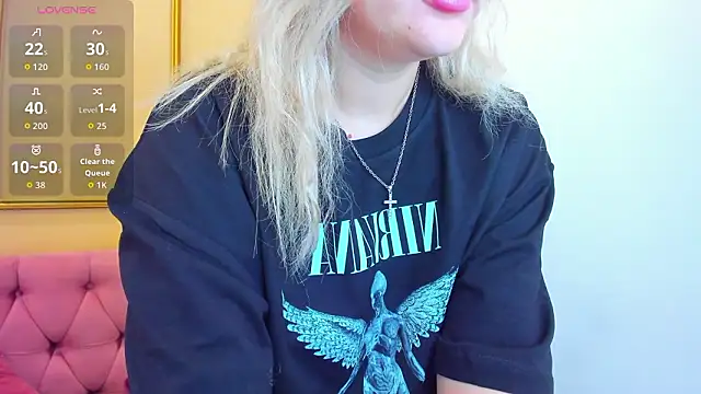 KatieBlossom  online show from February 2026 01:33:01 AM