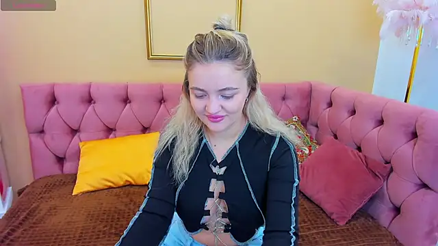 KatieBlossom  online show from February 2026 01:32:01 AM