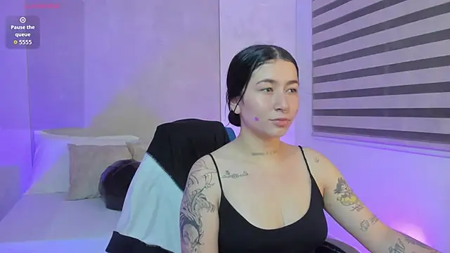 charlottee27  online show from May 2026 02:08:01 AM