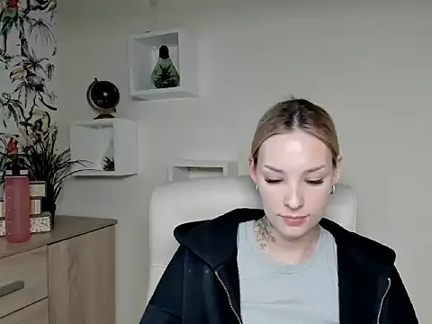 Snapshot of VelvetAngela chatting on March 2026 01:44:01 PM VelvetAngela online show from March 2026 01:44:01 PM