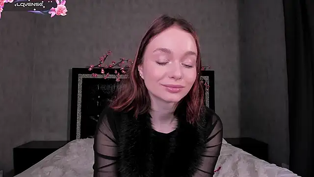 Snapshot of LillianPerry chatting on March 2026 05:31:02 PM LillianPerry online show from March 2026 05:31:02 PM