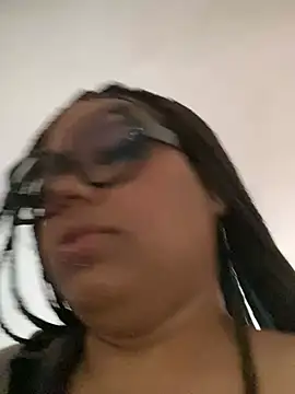 Snapshot of AlahiaFrequency chatting on March 2026 10:29:02 PM AlahiaFrequency online show from March 2026 10:29:02 PM